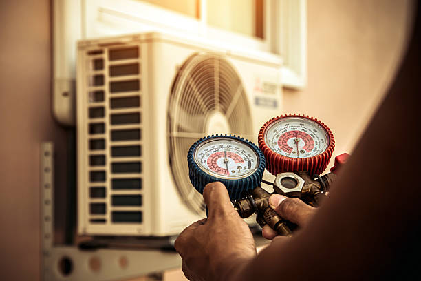Professional Ac Installation technician working in Rego Park, NY